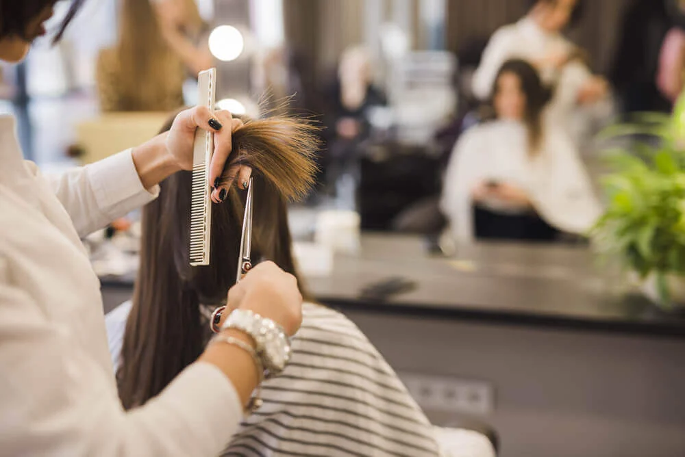 woman-getting-her-hair-cut.